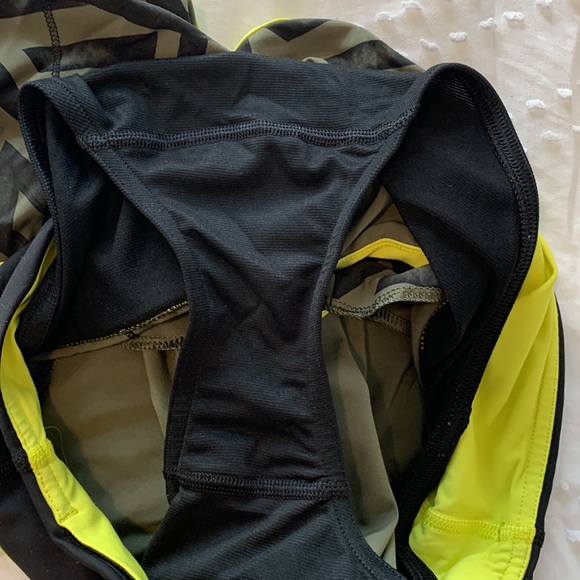 Worn 1x Adorable 🥰 Lululemon Speed shorts. Size 2. Super cute geometric pattern - Picture 5 of 5